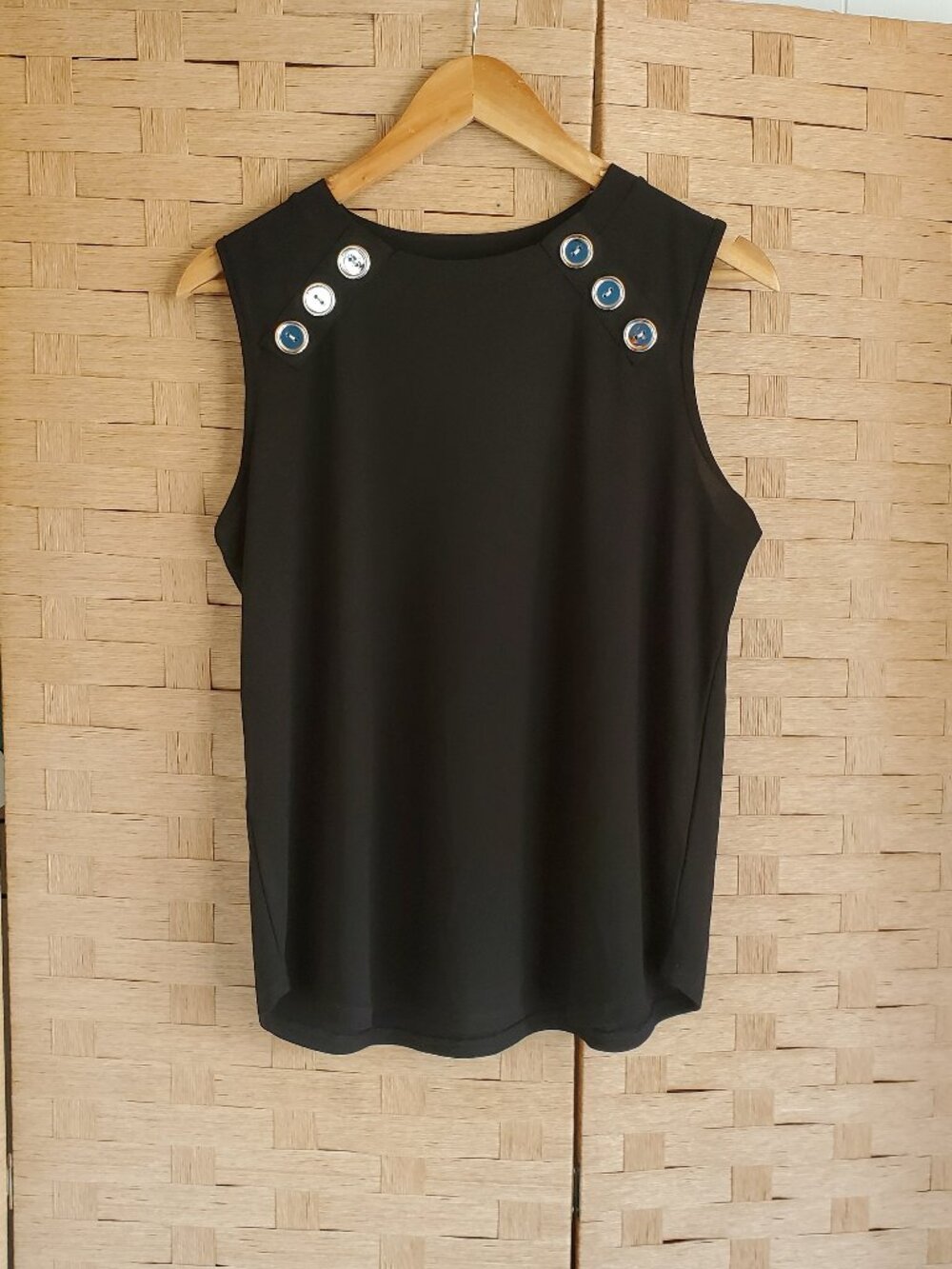89th + Madison Blouse Size Medium Black Sleeveless